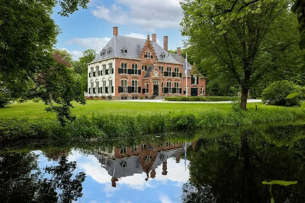 Epema State, Ysbrechtum, Friesland: landgoed uit 1652, gerangschikt onder de Natuurschoonwet